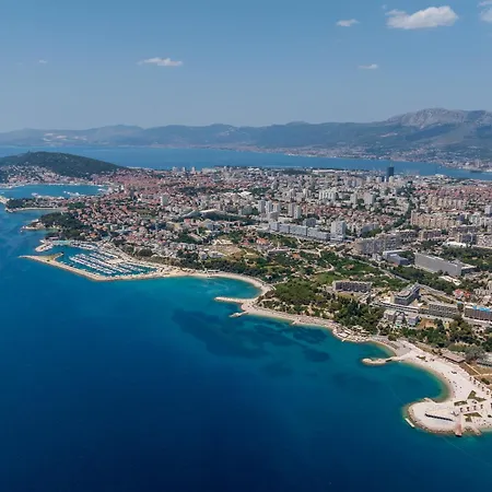 Il Verde, Deluxe Two Bedroom In Center *