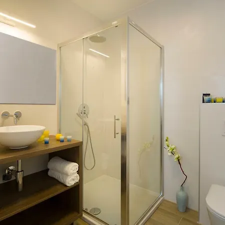 Il Verde, Deluxe Two Bedroom In Center * Split